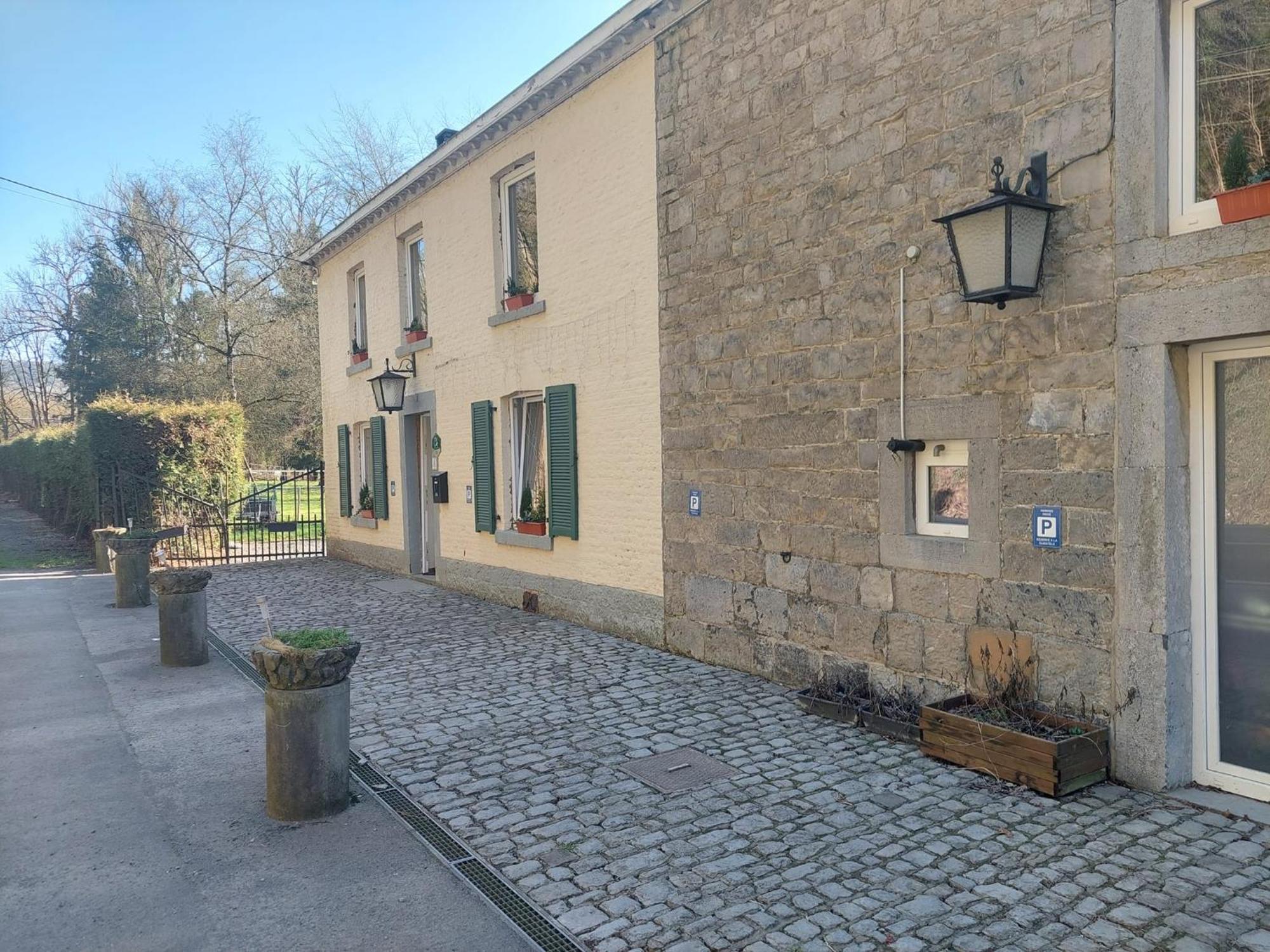 Au Doux Chardon Bed & Breakfast Durbuy Dış mekan fotoğraf
