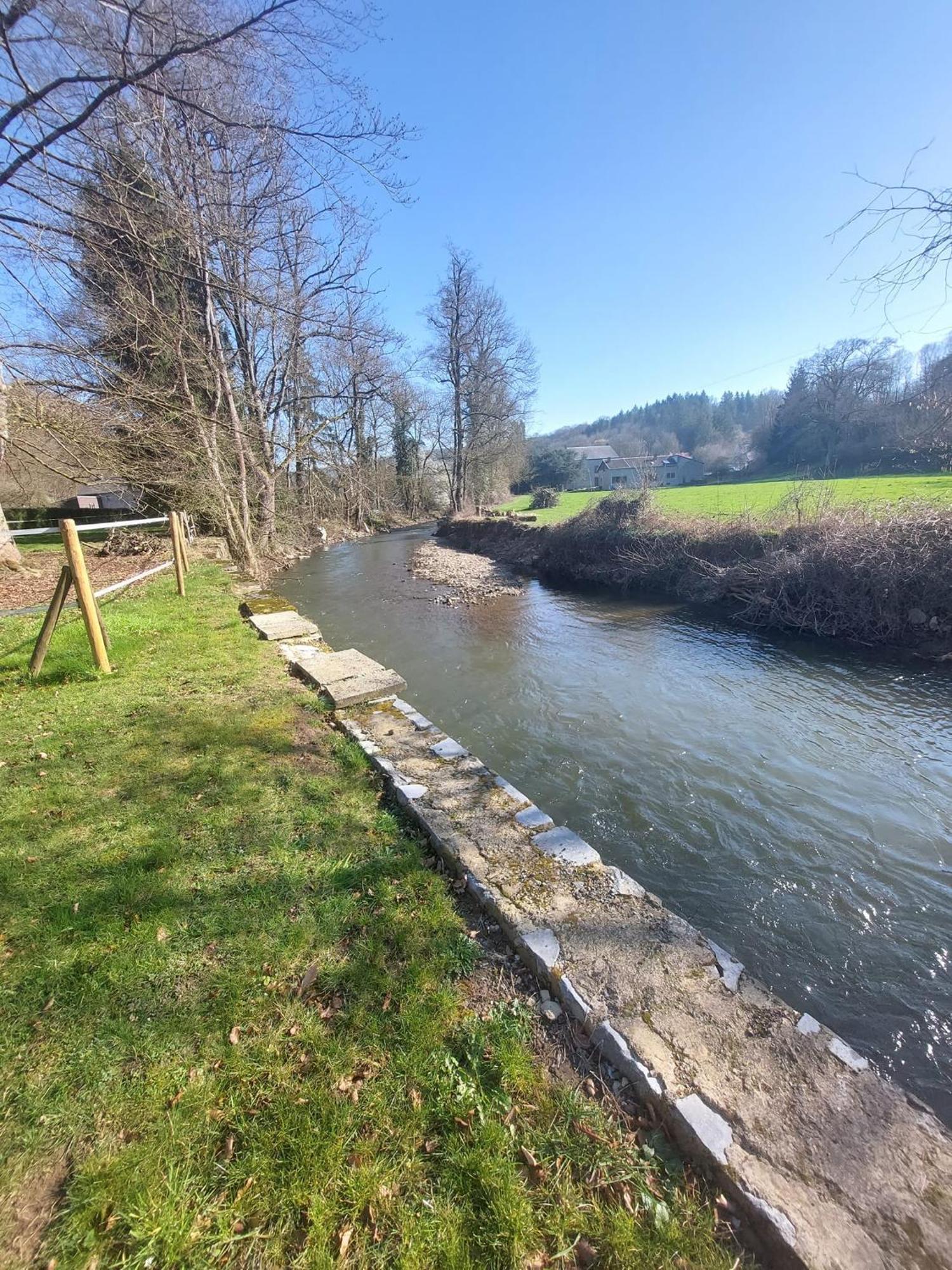 Au Doux Chardon Bed & Breakfast Durbuy Dış mekan fotoğraf