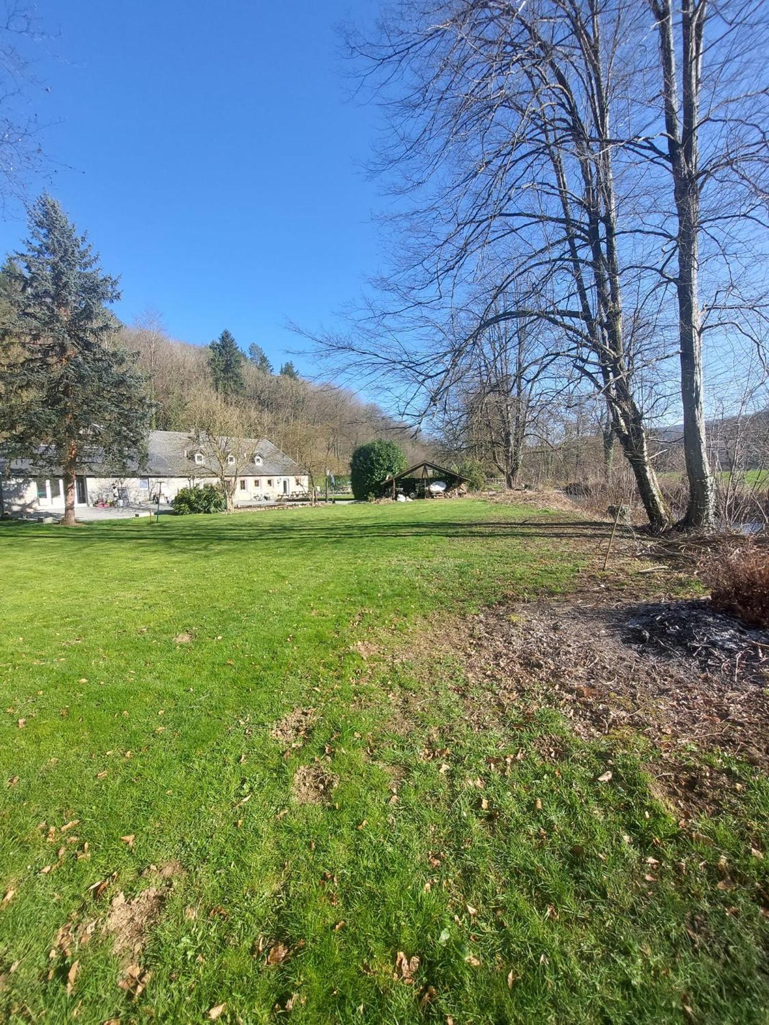 Au Doux Chardon Bed & Breakfast Durbuy Dış mekan fotoğraf