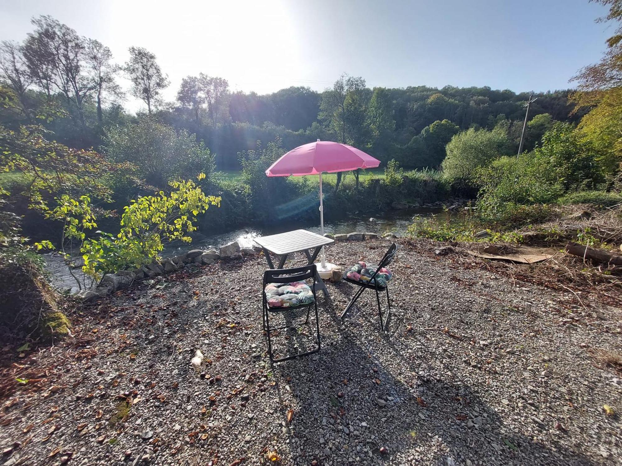 Au Doux Chardon Bed & Breakfast Durbuy Dış mekan fotoğraf