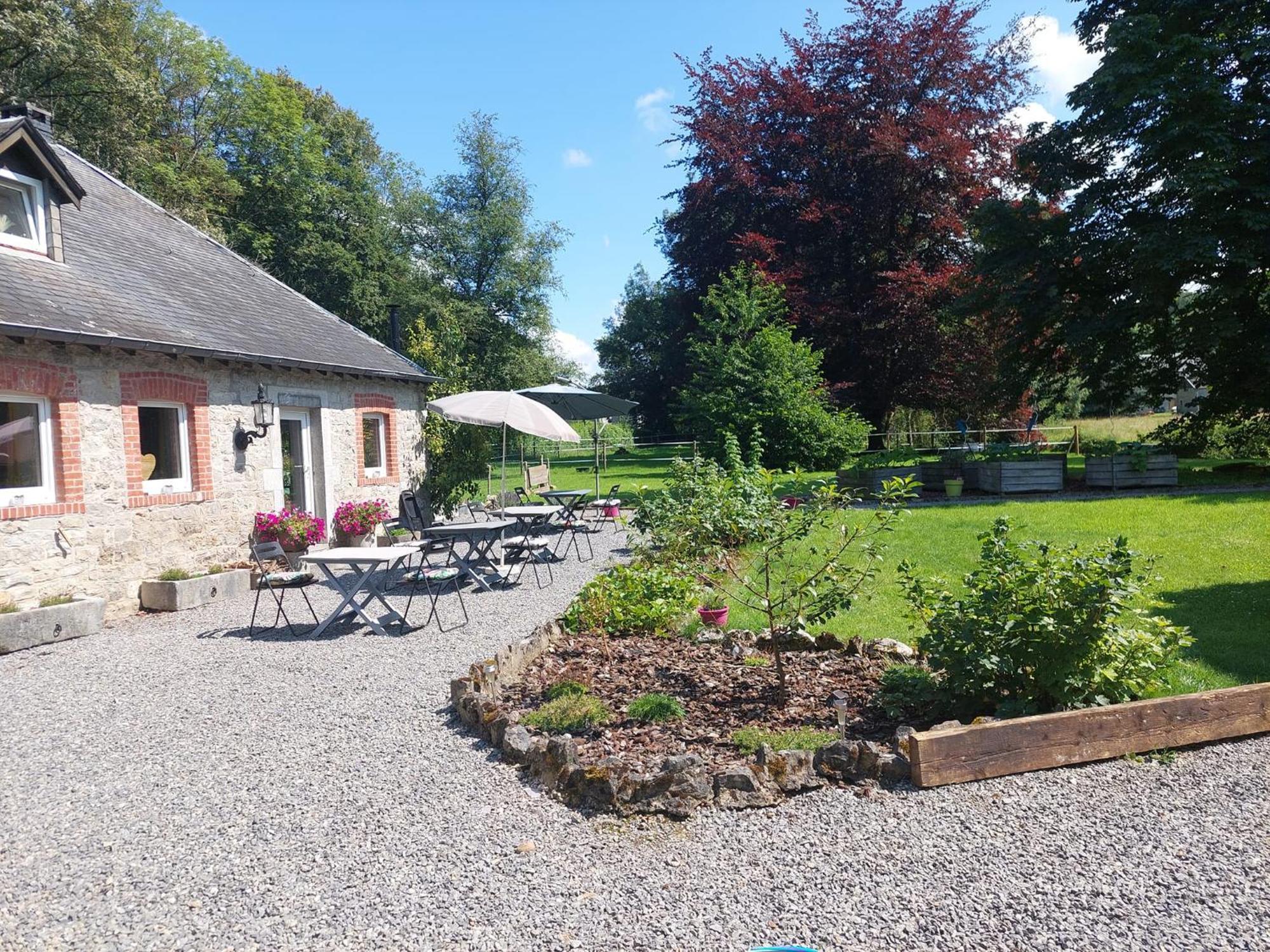 Au Doux Chardon Bed & Breakfast Durbuy Dış mekan fotoğraf