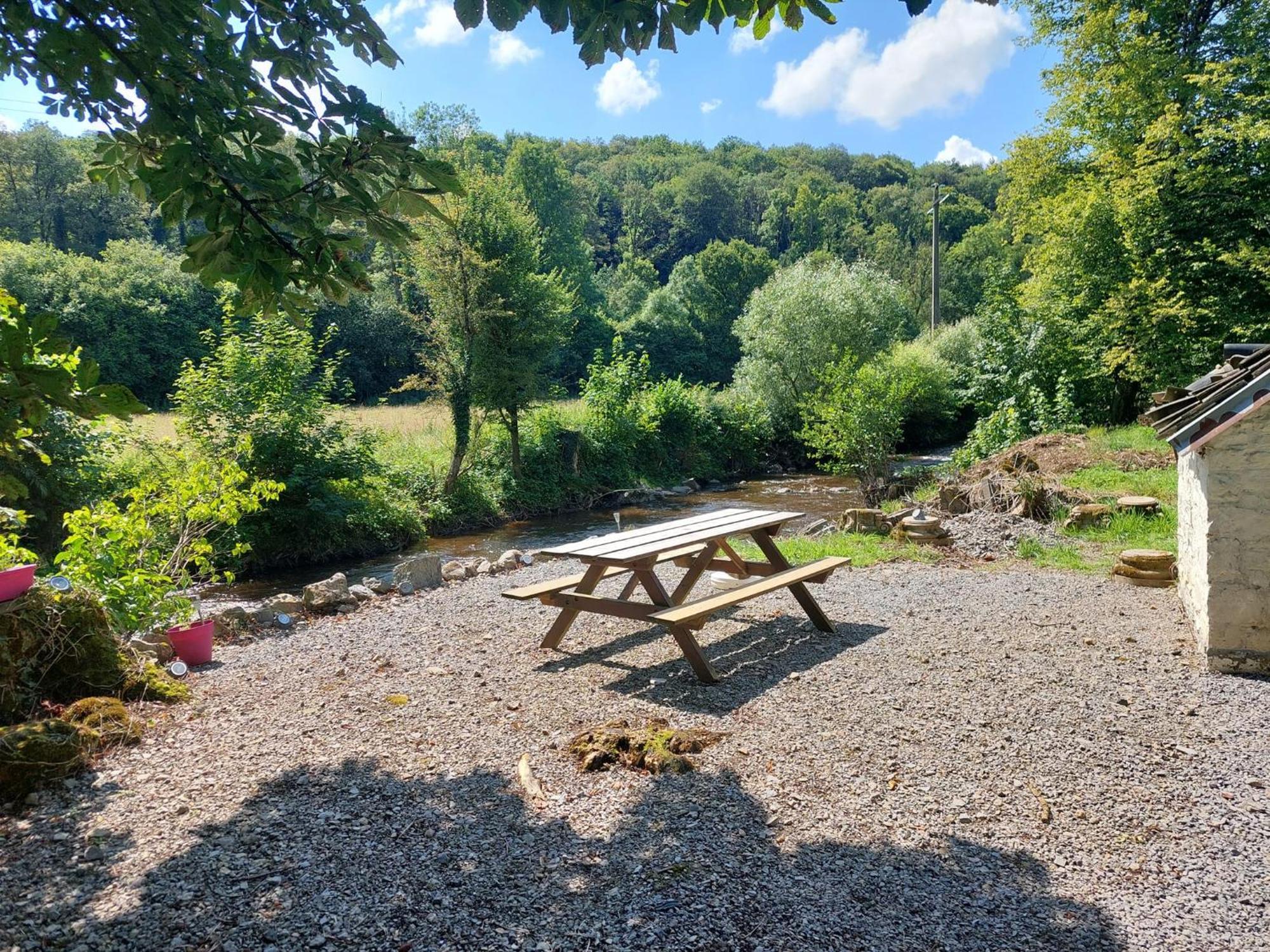 Au Doux Chardon Bed & Breakfast Durbuy Dış mekan fotoğraf