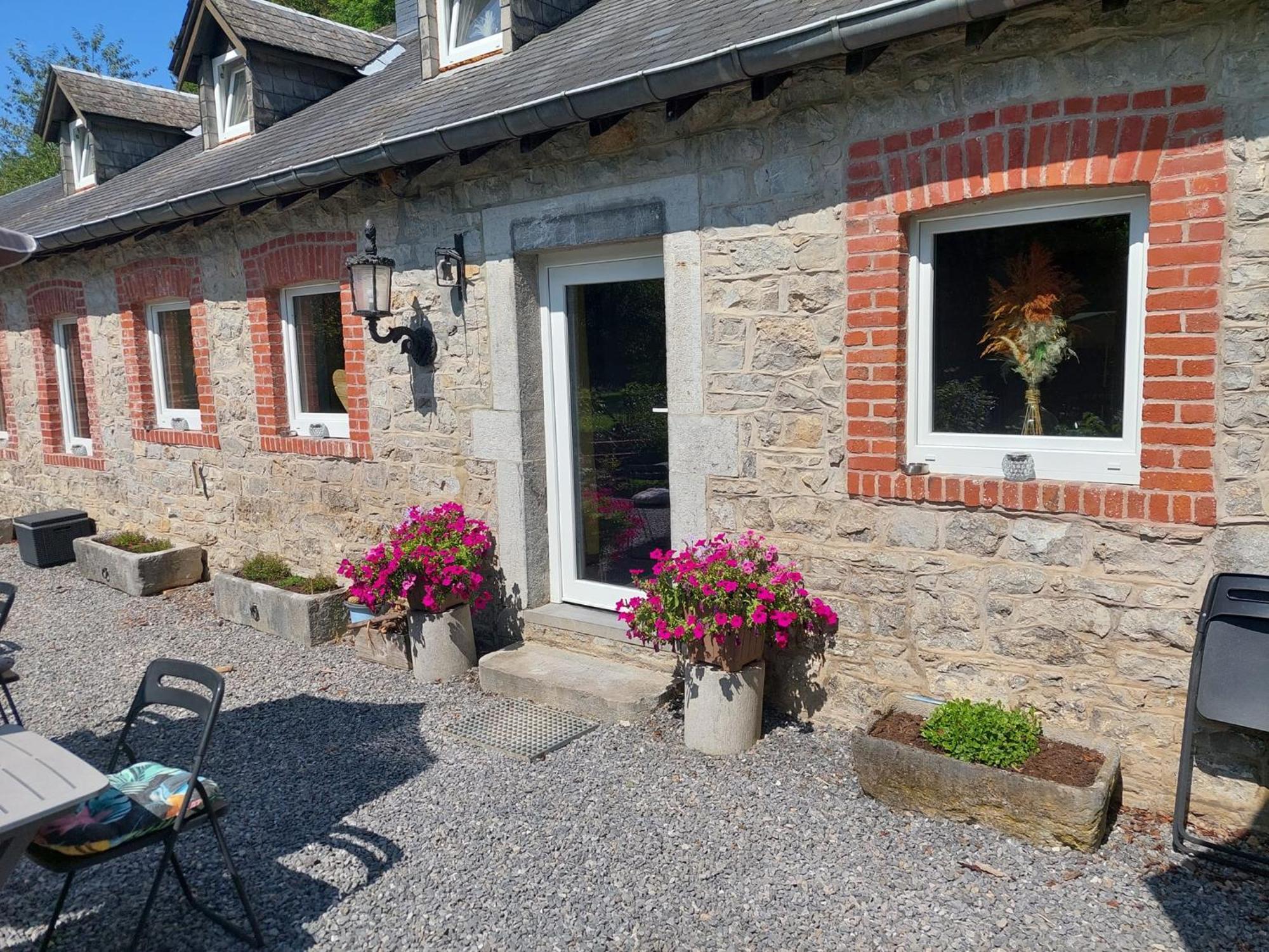 Au Doux Chardon Bed & Breakfast Durbuy Dış mekan fotoğraf