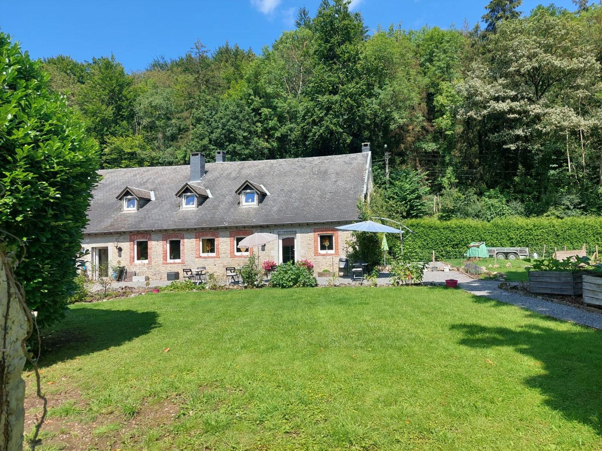 Au Doux Chardon Bed & Breakfast Durbuy Dış mekan fotoğraf